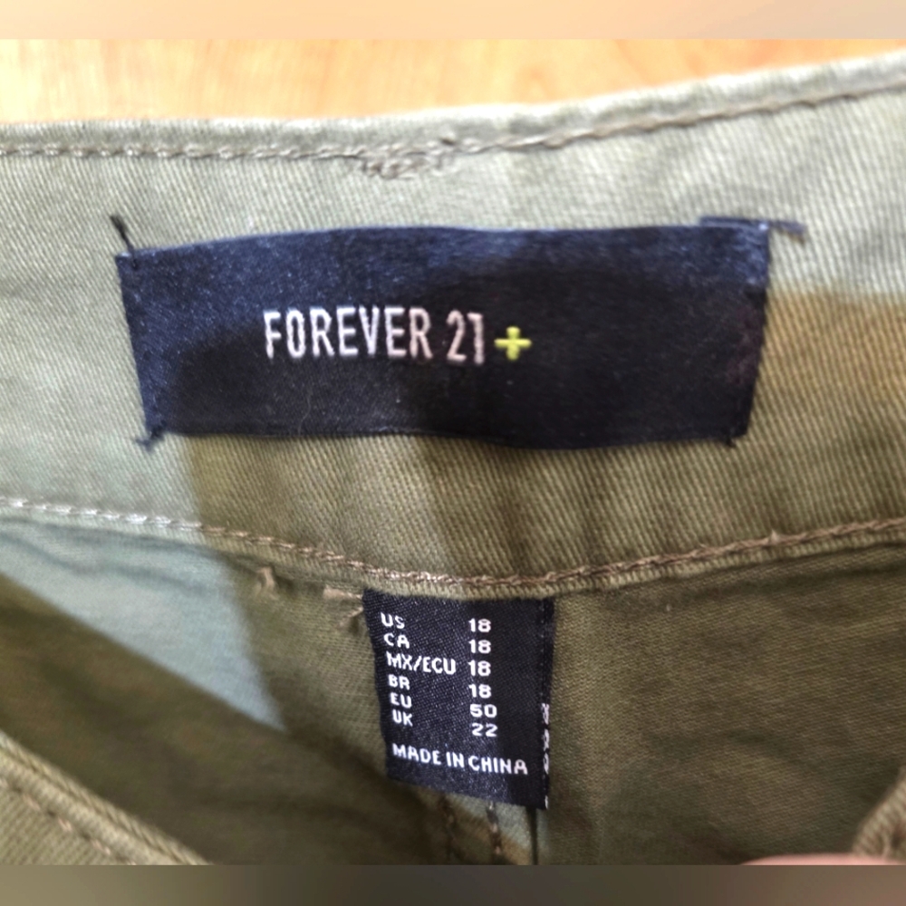 Olive Green Cargo Pants w/Chain - Picture 6 of 10